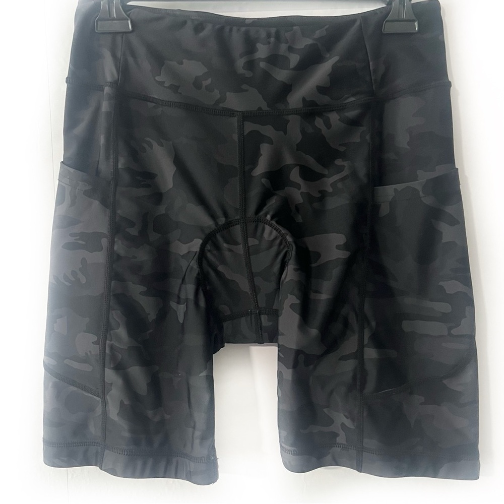 Bikewa Women’s Cycling Camo Shorts Sz M